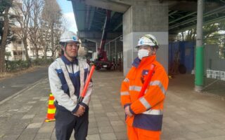 営業所パトロール 中央自動車　烏山高架橋側道・下り路肩下り線路肩規制（八王子維持営業所）