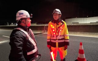 クロスパトロール 阪神高速道路4号湾岸線下り線走行車線規制（西宮営業所）