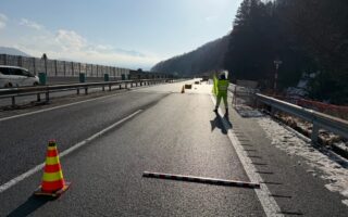 営業所パトロール 中央自動車道下り線走行車線規制（松本営業所）