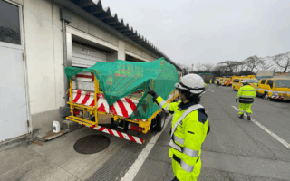 雪氷対策における安全指導（八王子維持営業所）