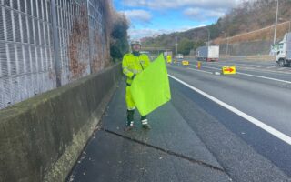 安全パトロール 東名高速道路下り線左ルート閉鎖（御殿場営業所）
