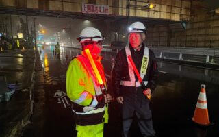 安全課パトロール 第三京浜道路上り線走行車線規制（港北営業所）