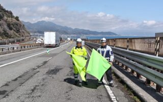 営業所パトロール 東名高速道路上り線追越車線規制（静岡営業所）