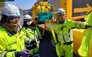 営業所パトロール 東名高速道路上り線走行車線規制（厚木営業所）
