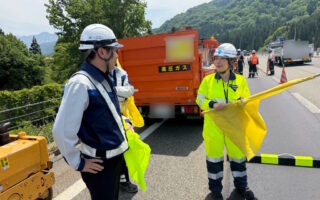 安全課パトロール 関越自動車道上り線登坂車線規制（高崎営業所）
