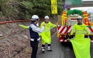 安全課パトロール 中央自動車道下り線走行車線規制（松本営業所）
