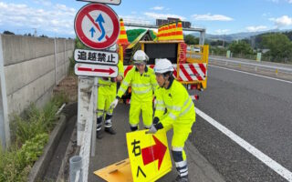 設置パトロール 長野自動車道下り線走行車線規制（松本営業所）