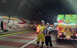 設置パトロール 横浜新道下り線追越車線規制（横浜町田営業所）