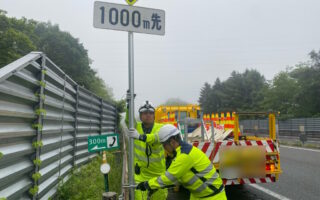 設置パトロール 道央自動車道下り線追越車線規制（江別営業所）